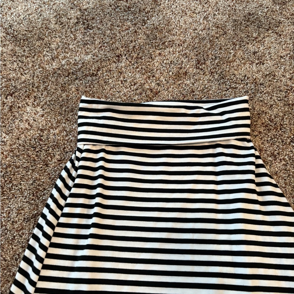 Black and White Striped Maxi Skirt - Picture 2 of 4